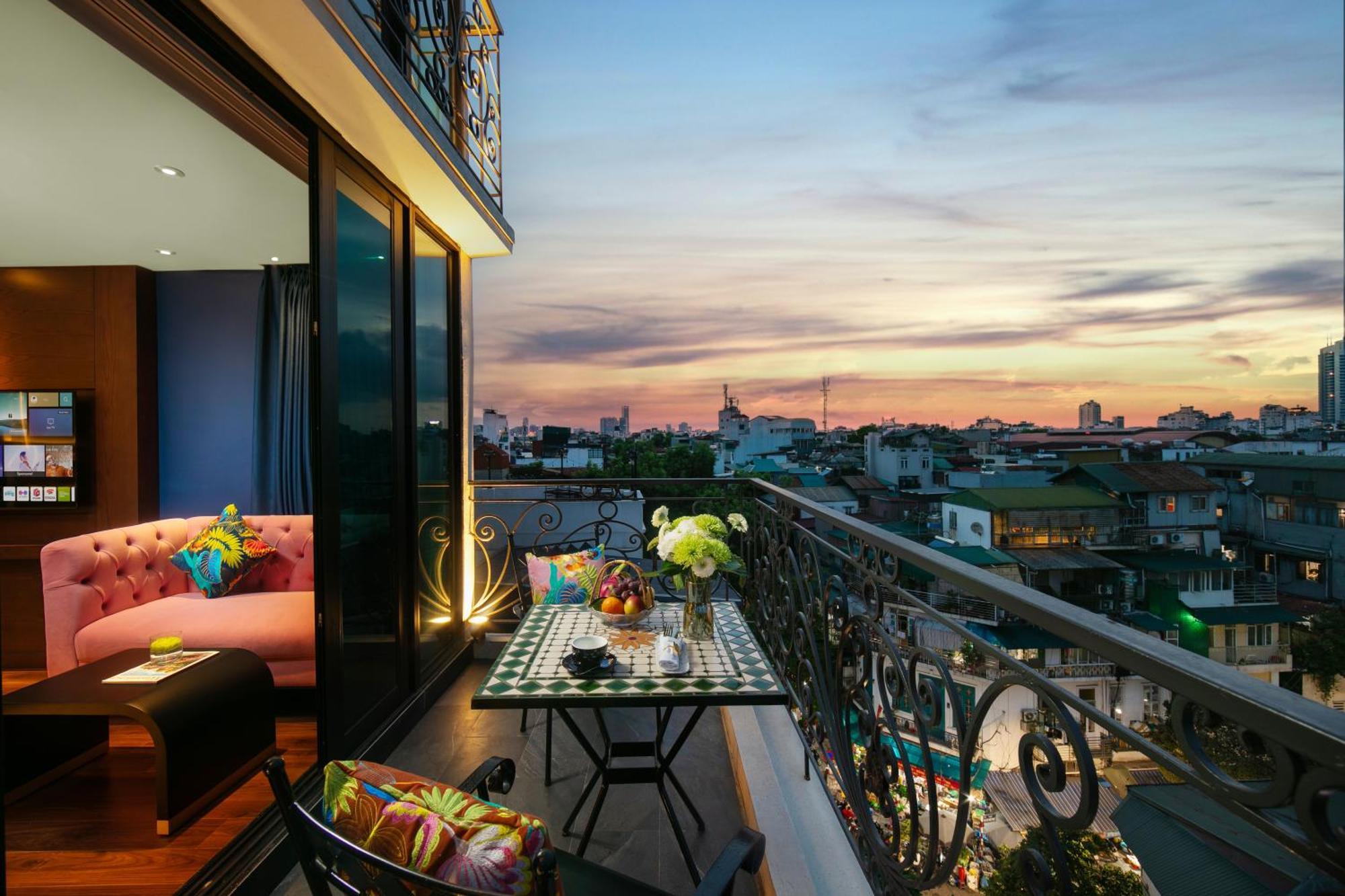 Aurora Central Hanoi Hotel エクステリア 写真