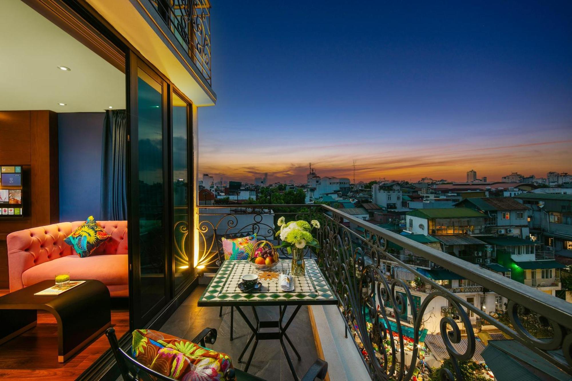 Aurora Central Hanoi Hotel エクステリア 写真