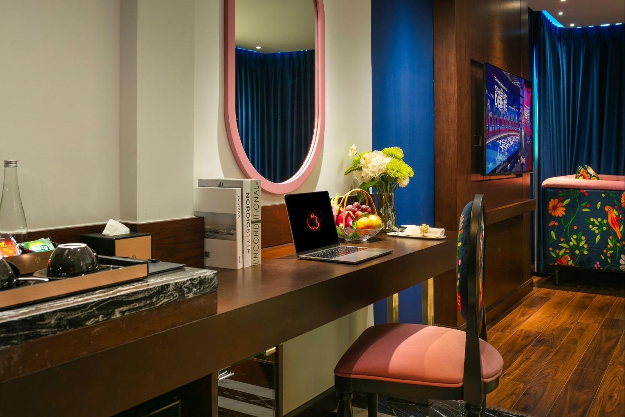 Aurora Central Hanoi Hotel エクステリア 写真