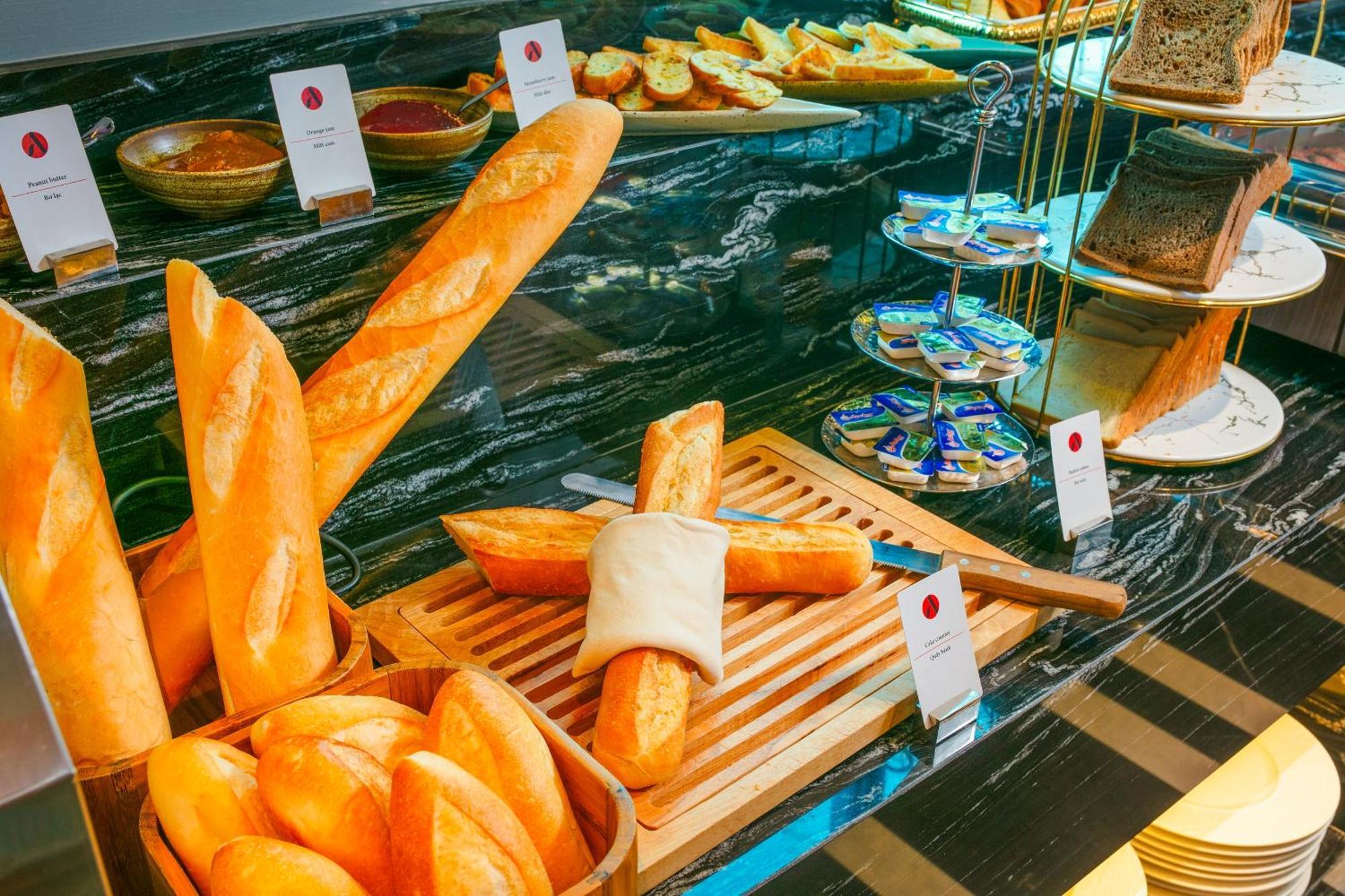 Aurora Central Hanoi Hotel エクステリア 写真