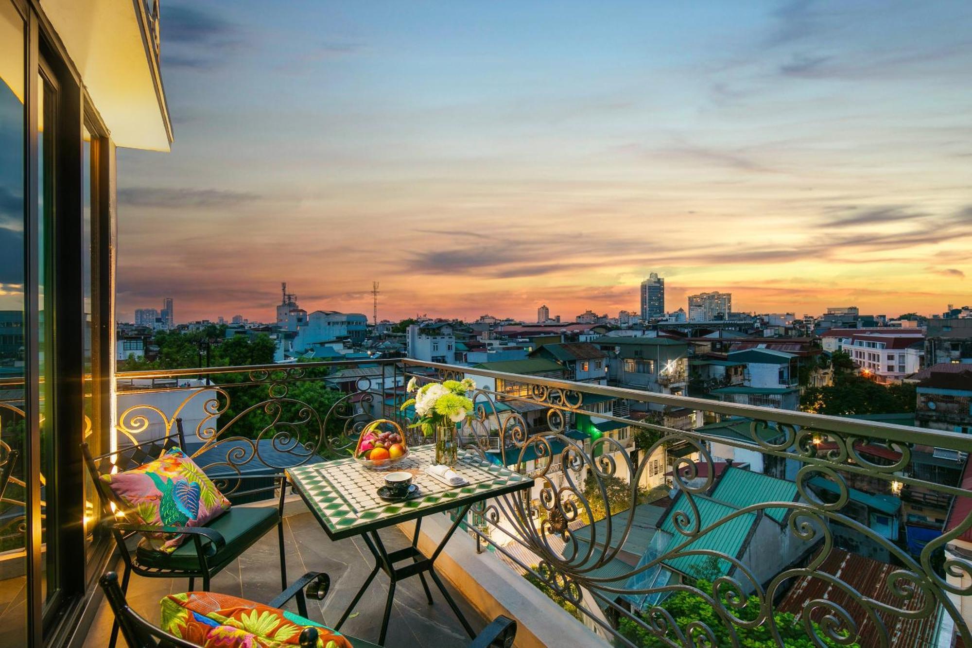 Aurora Central Hanoi Hotel エクステリア 写真